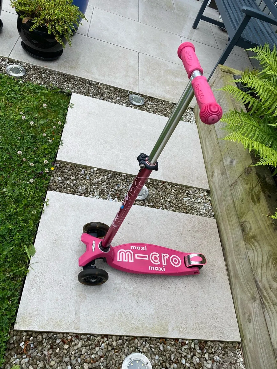 Maxi Micro Deluxe LED SCOOTER - Image 4