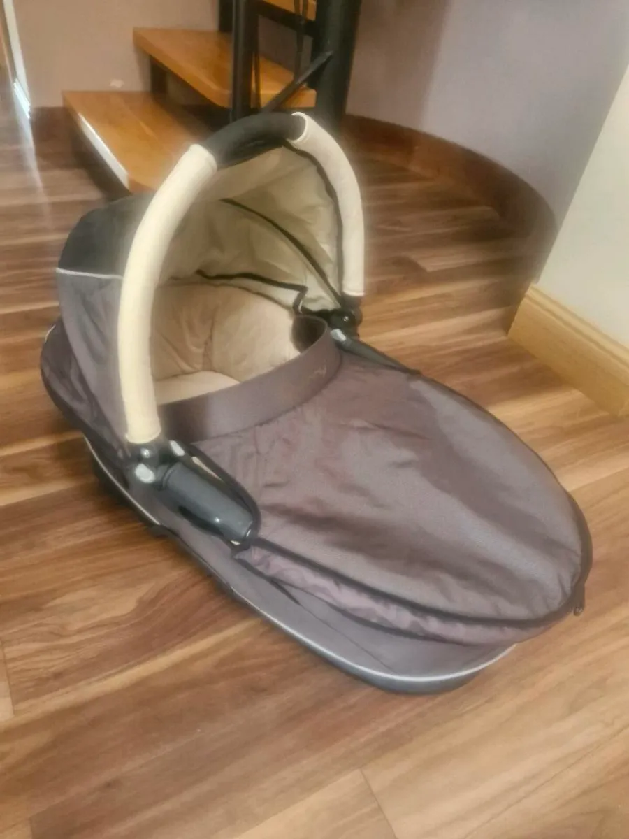 Quinny buzz carrycot - Image 2