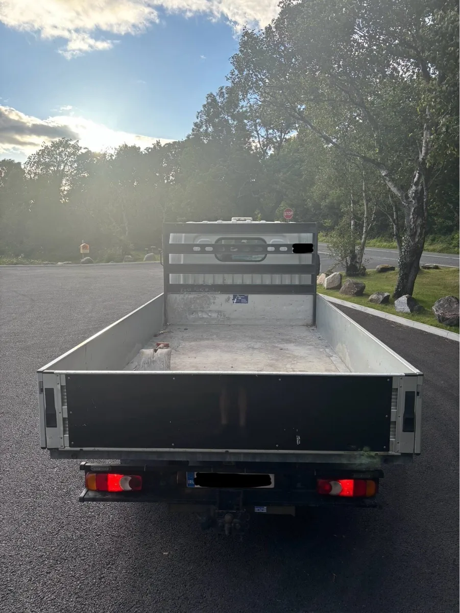 2019 Nissan NT400 Cabstar Twinwheel Dropside - Image 2