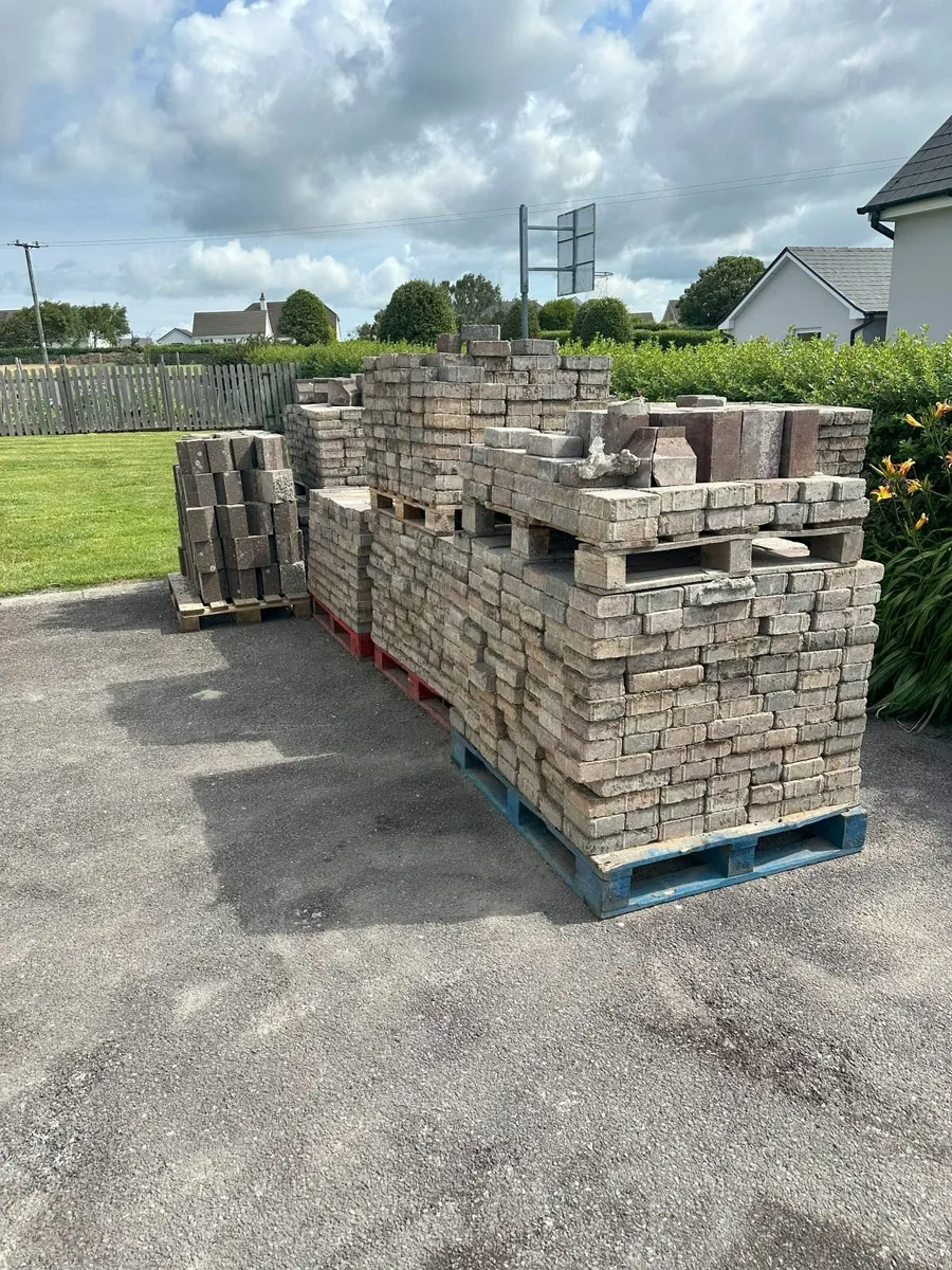 Reclaimed Country Cobble Pavement Stones - Image 1