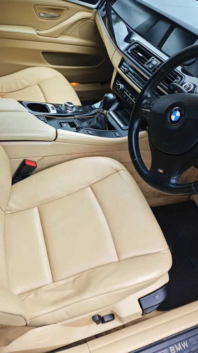 BMW 5-Series 2011 - Image 3
