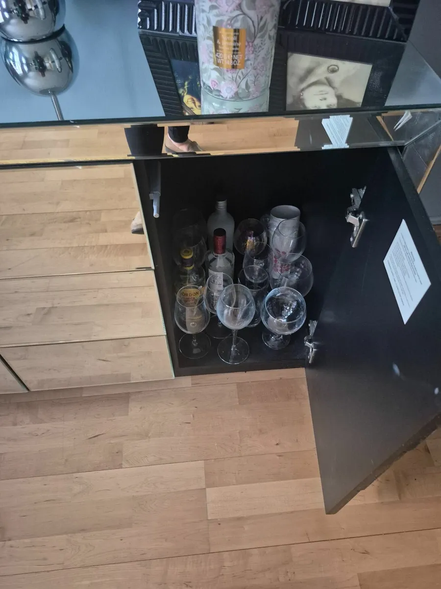 Sideboard - Image 4