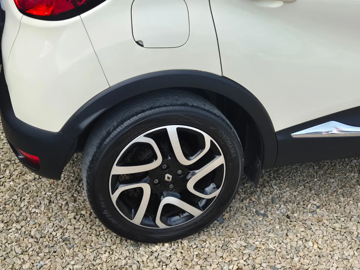 Renault Captur 1.2 Automatic Low KM - Image 4