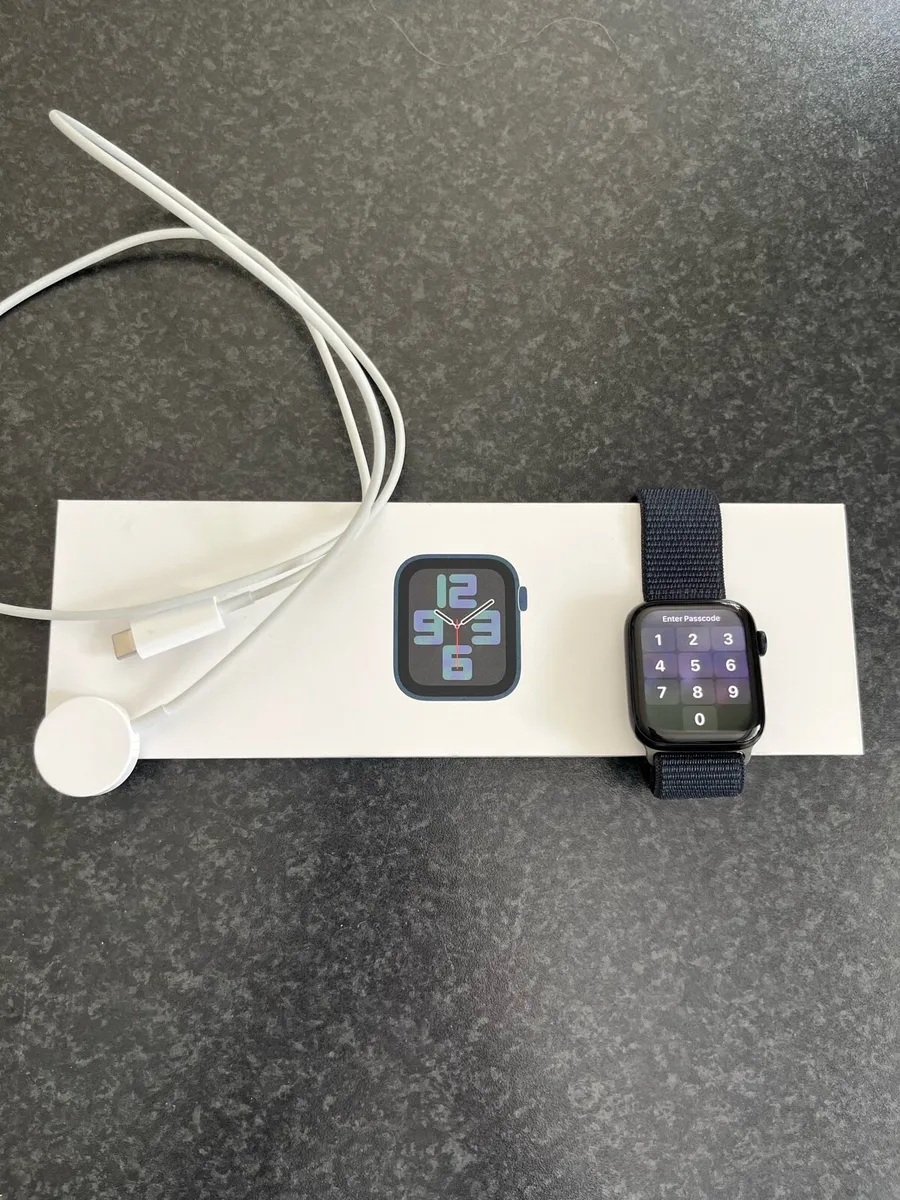 Apple Watch SE (gen 2) 44mm midnight - Image 1