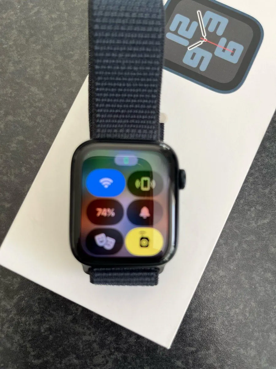 Apple Watch SE (gen 2) 44mm midnight - Image 3