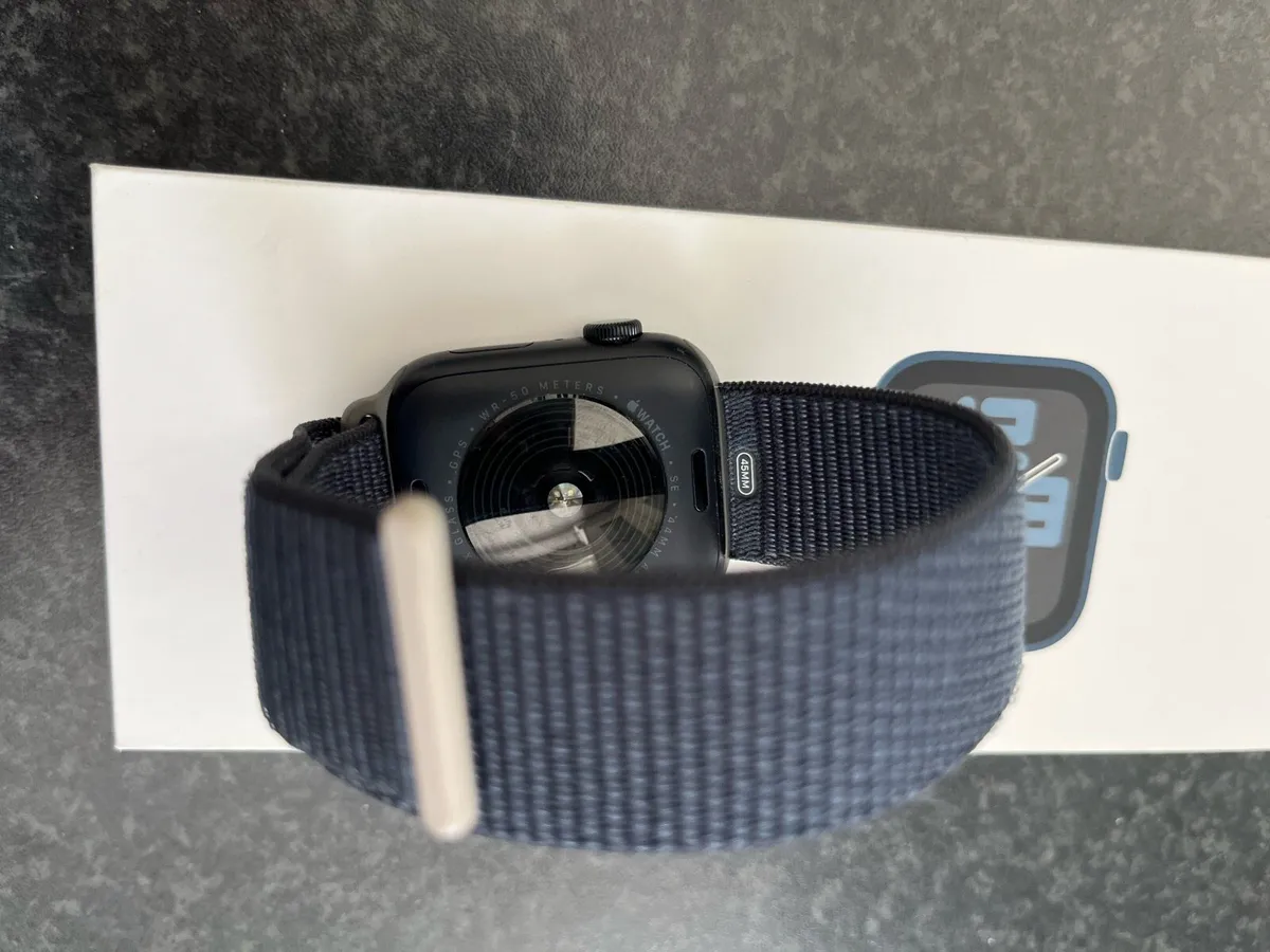 Apple Watch SE (gen 2) 44mm midnight - Image 4