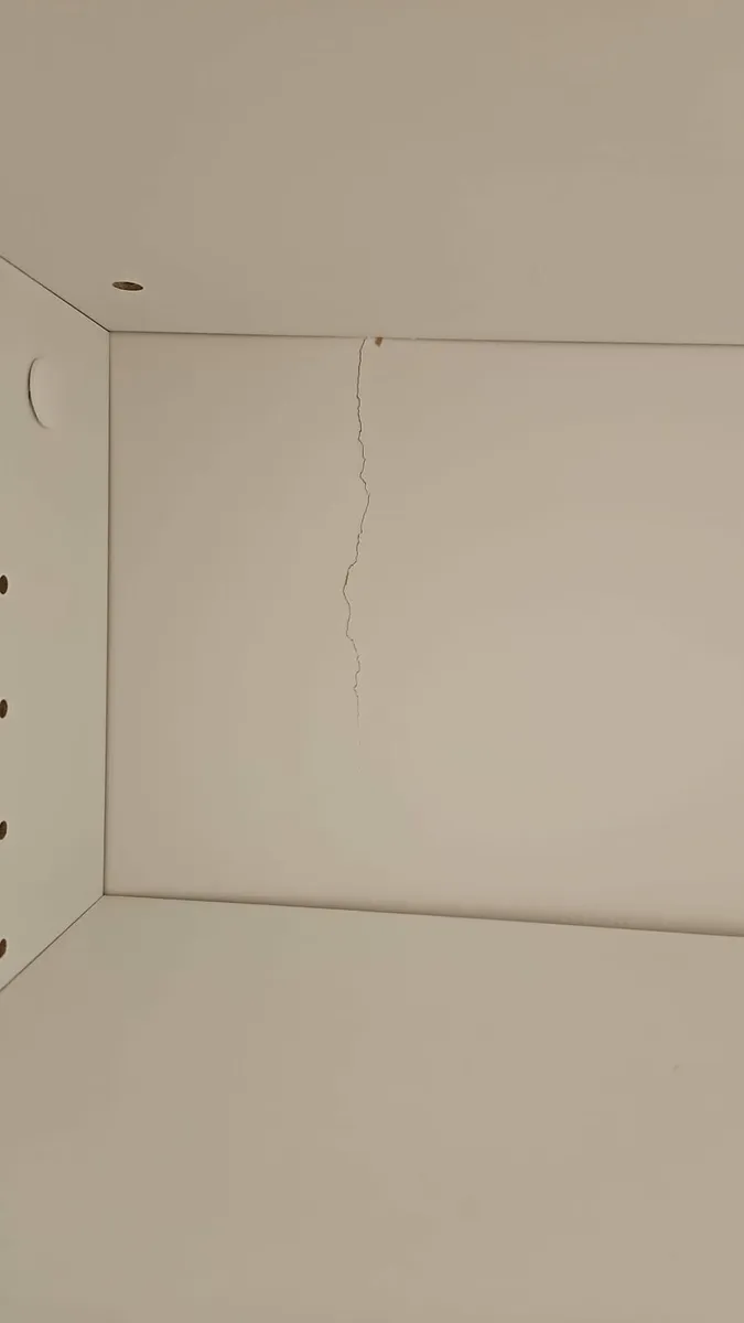 White cabinet - Image 2