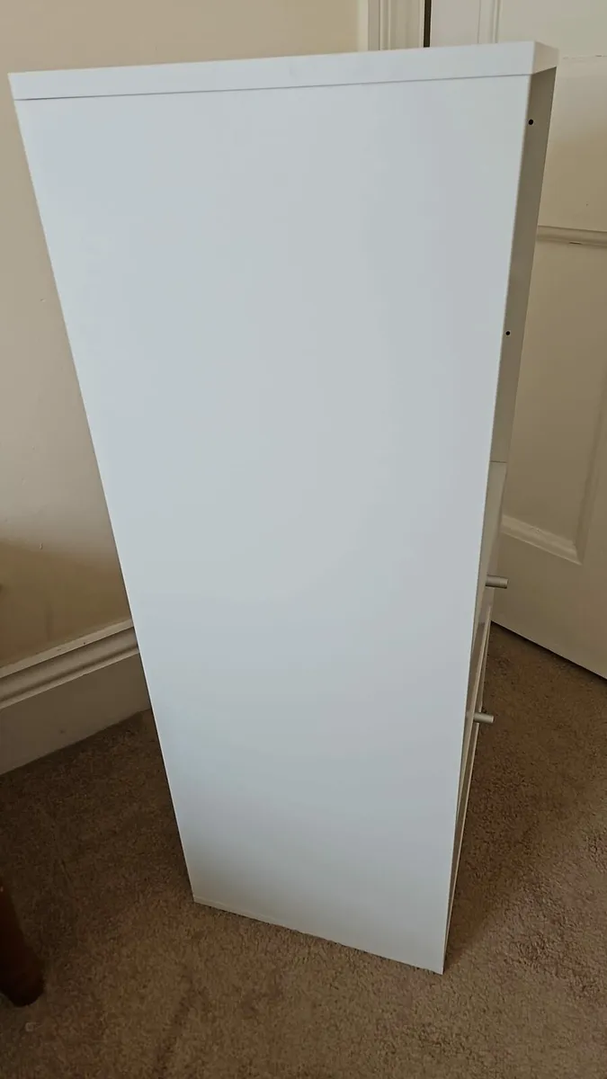 White cabinet - Image 3
