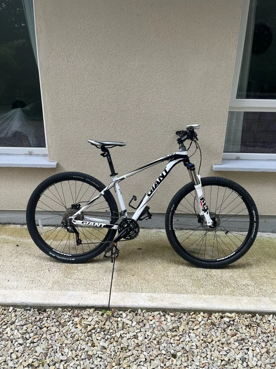 Giant talon 29 mountain bike - Image 1