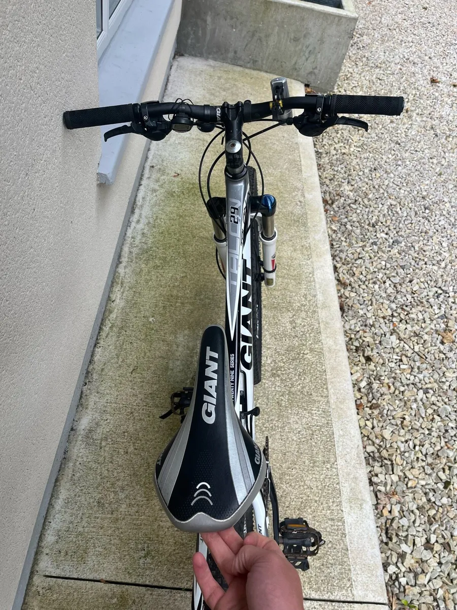 Giant talon 29 mountain bike - Image 3