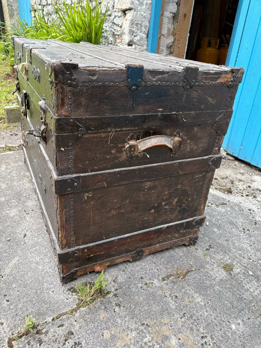 Antique storage box - Image 2