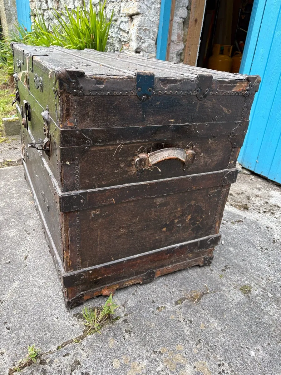Antique storage box - Image 3