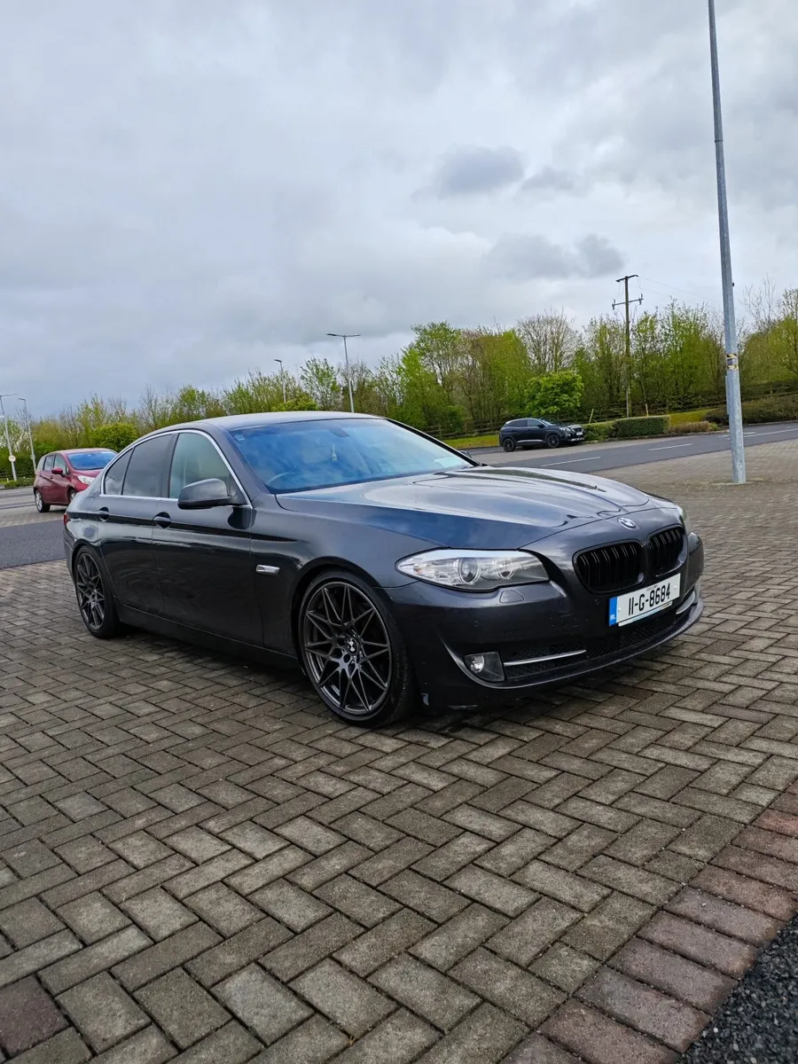 BMW 5-Series 2011 - Image 1