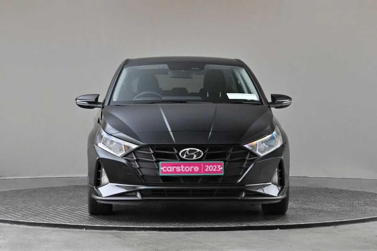 Hyundai i20 1.2 Deluxe Plus 5spd  2tone Interior - Image 2