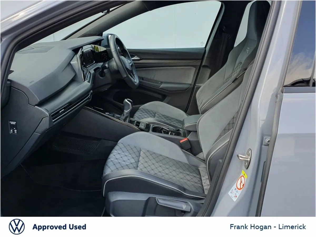 Volkswagen Golf 1.5 TSI 130HP R-line  18  Bergamo - Image 4