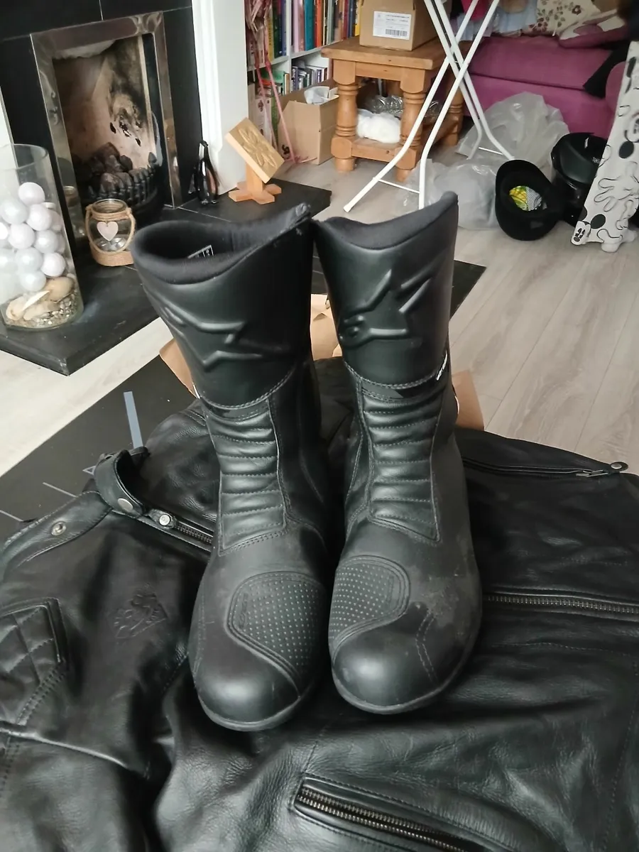 Armoured jacket and boots - Image 3