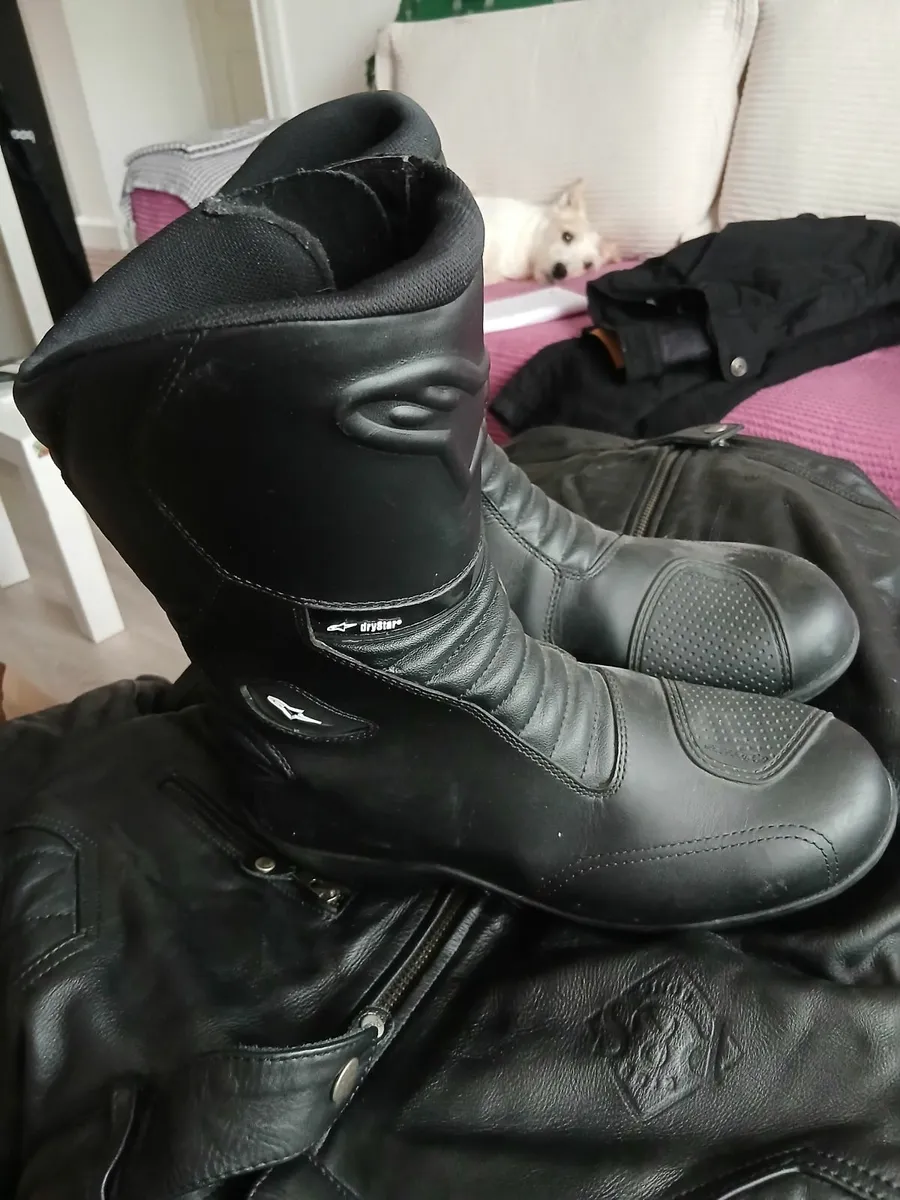 Armoured jacket and boots - Image 4