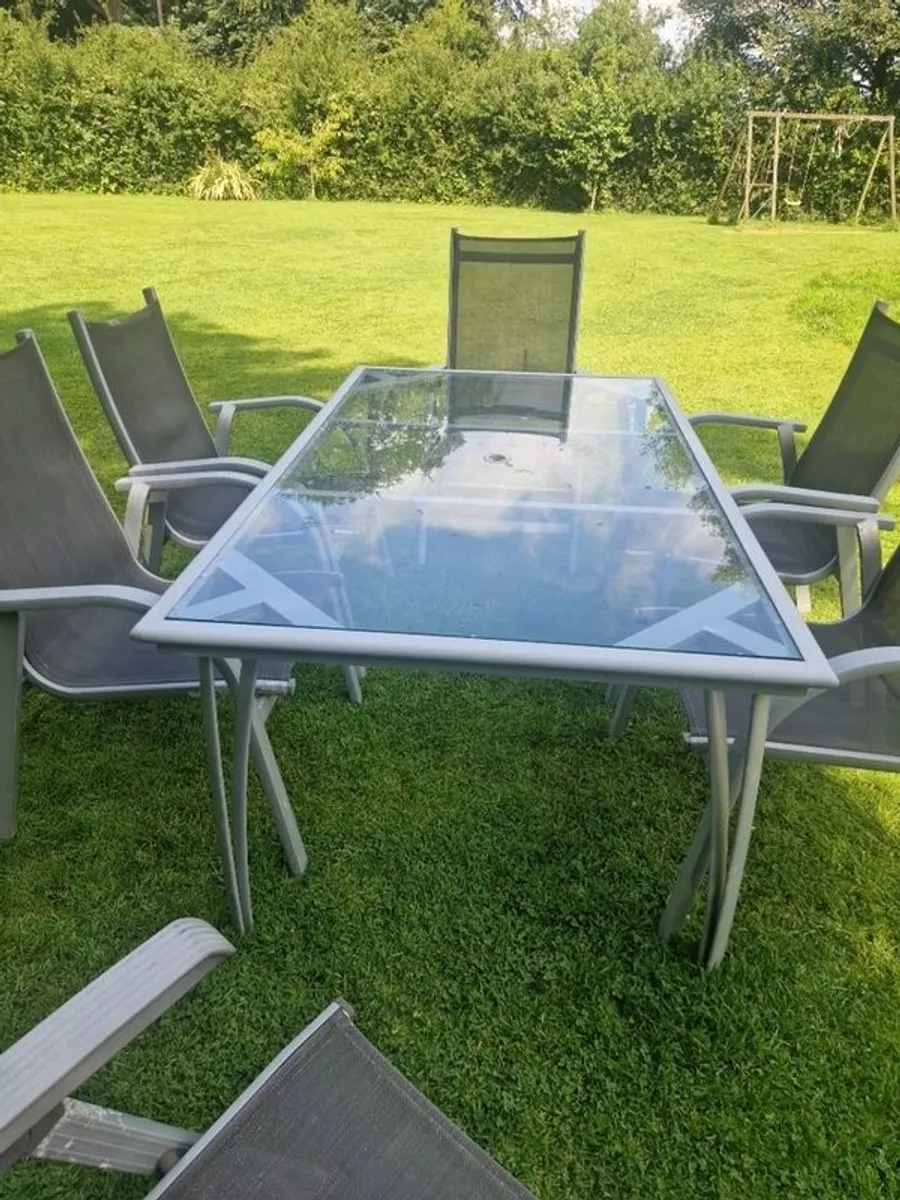 garden dining table and 6 chairs - Image 2