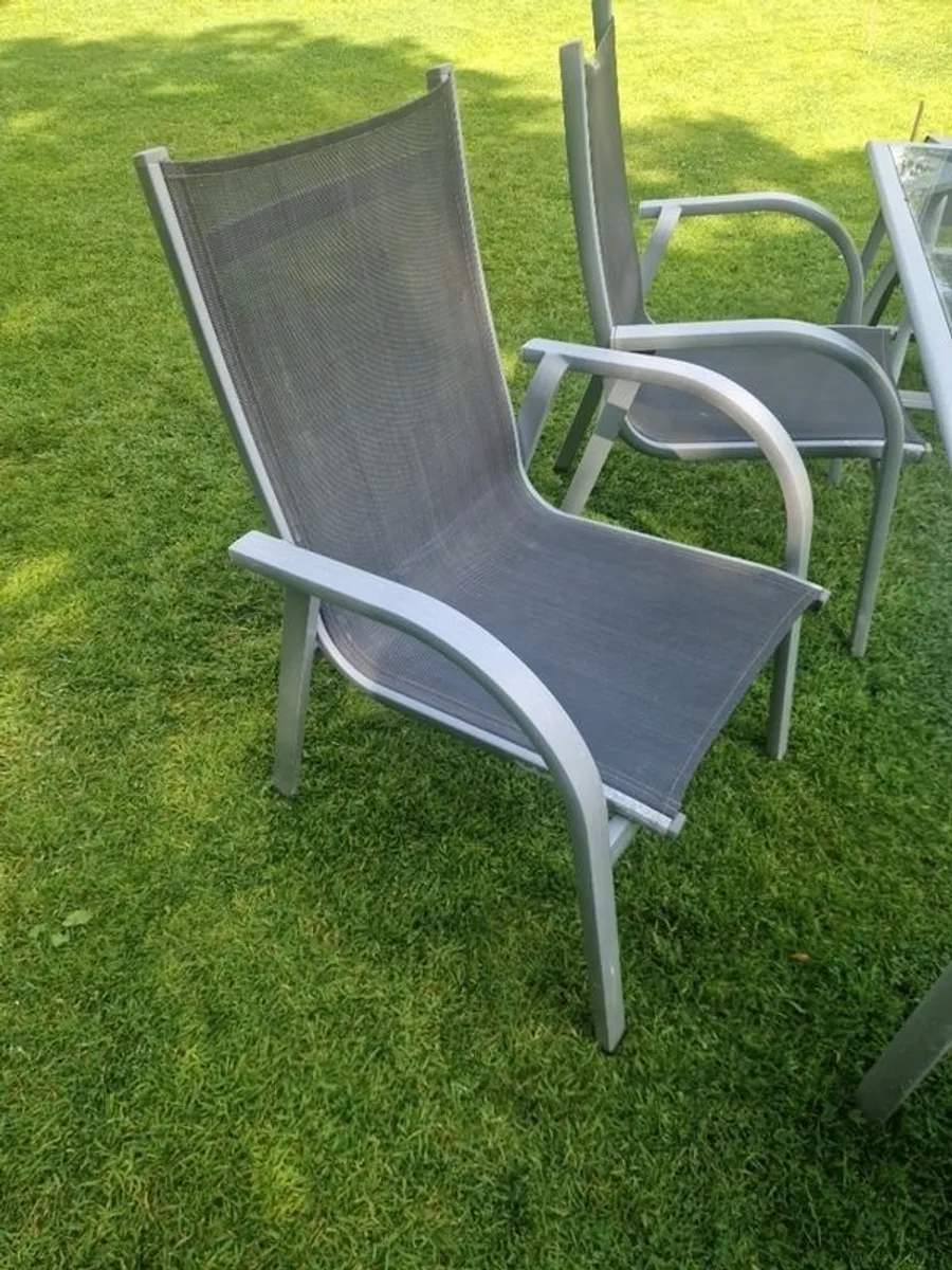 garden dining table and 6 chairs - Image 4