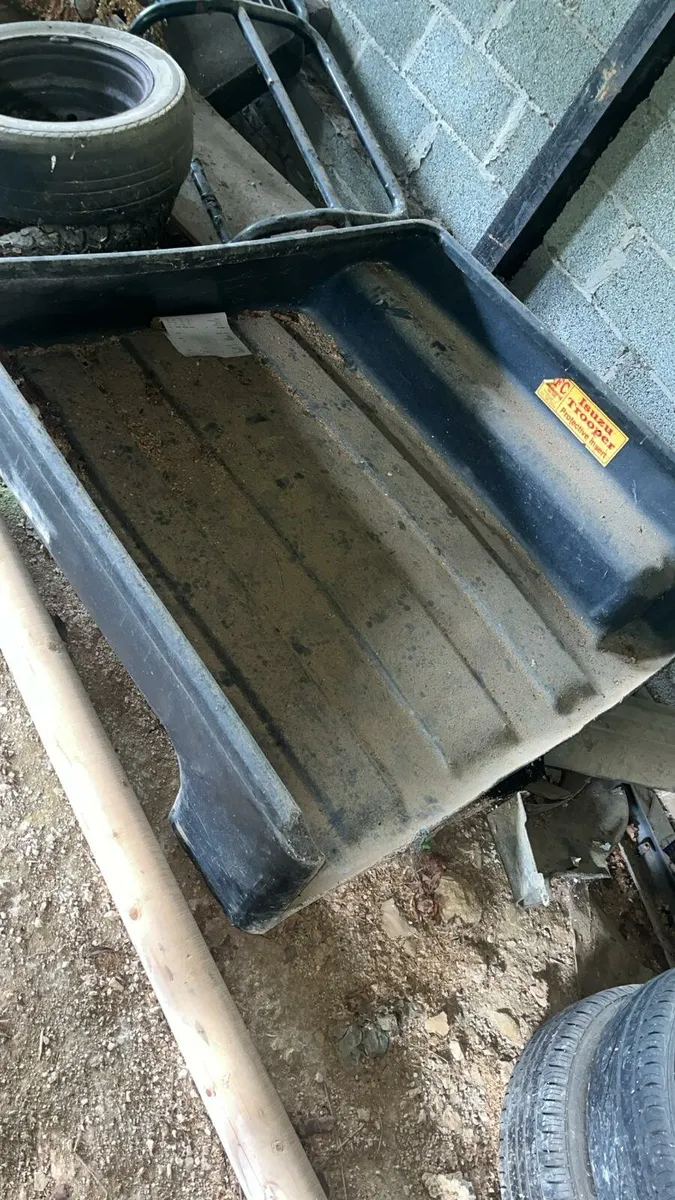 Isuzu Trooper Rear Plastic Tub