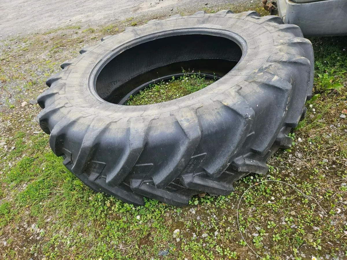 Pair of 520/85/r42 michelin - Image 1