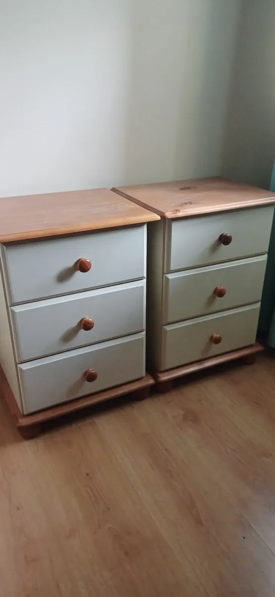 2 bedside lockers marching mirror - Image 2