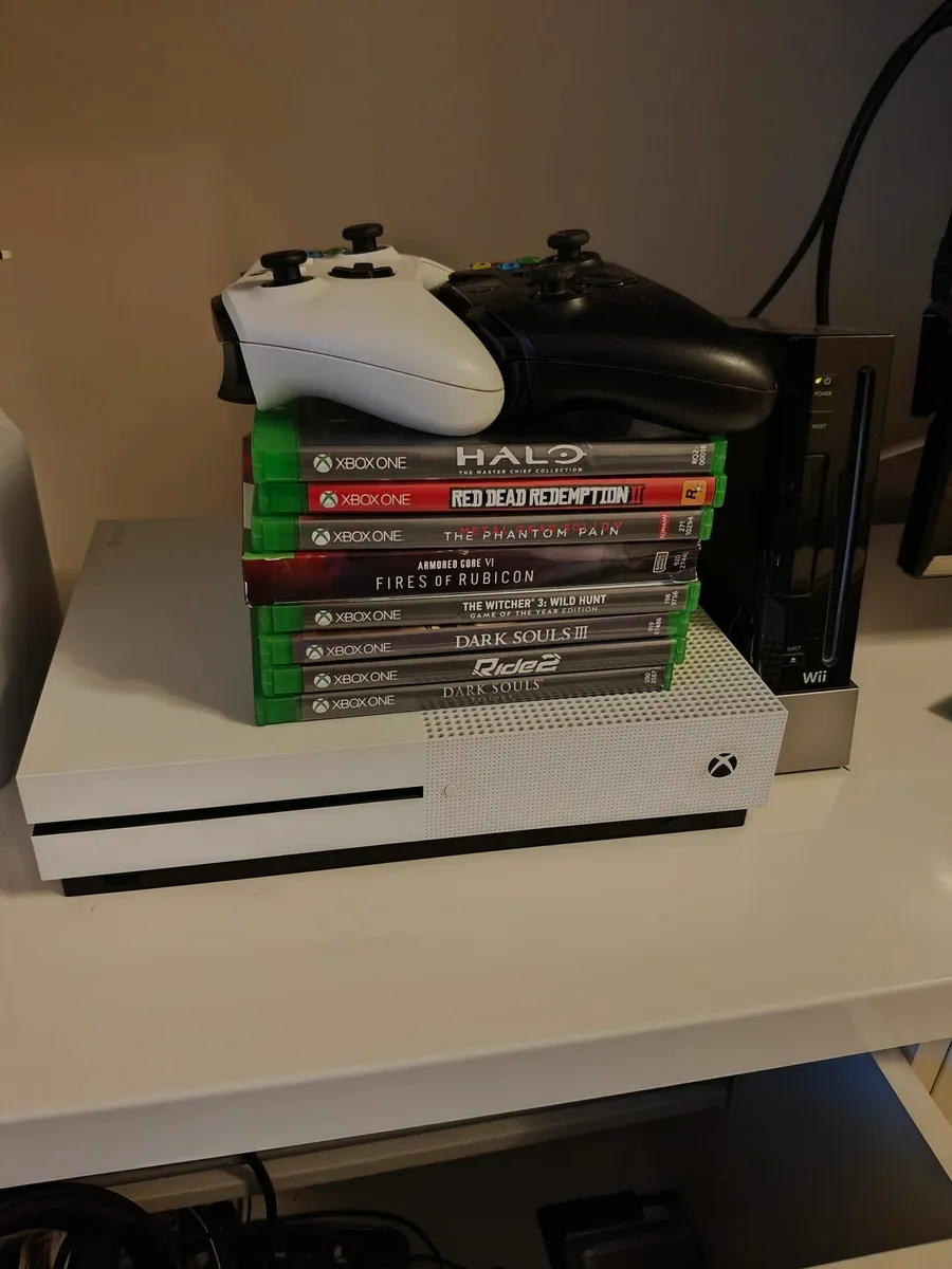 Xbox One w/Controllers & Games