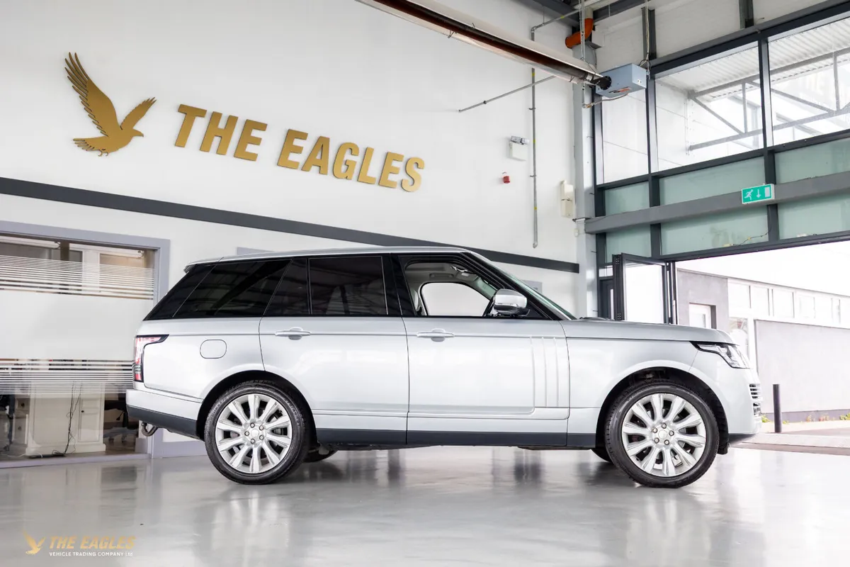 Land Rover RANGEROVER 3.0 TDV6 VOGUE 5DR A - Image 3