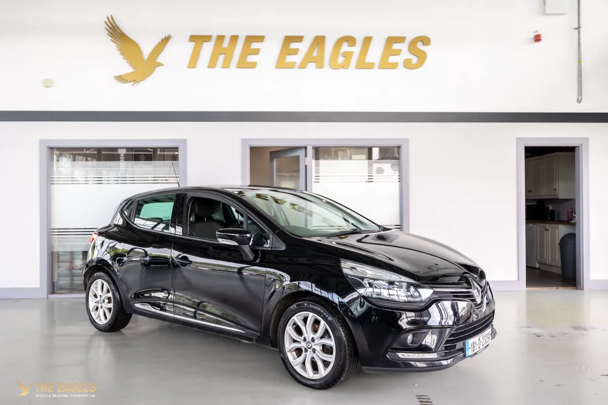 Renault Clio IV DYNAMIQUE NAV 1.2 PETR 4DR - Image 1