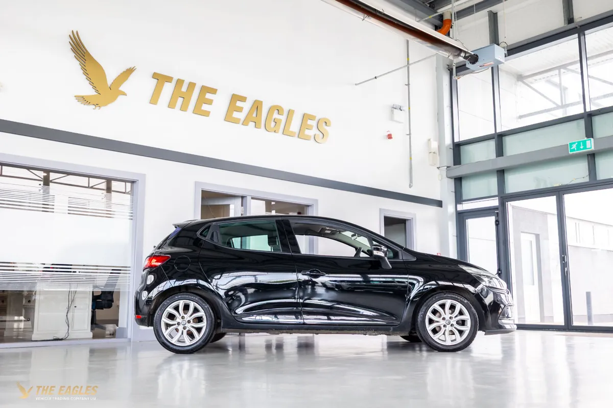 Renault Clio IV DYNAMIQUE NAV 1.2 PETR 4DR - Image 4
