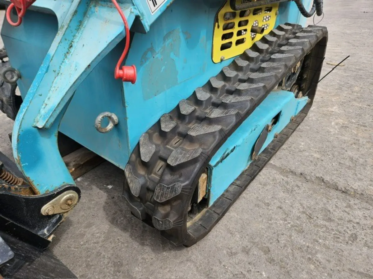 Large and Small @ Undercarriage Ireland - Image 1