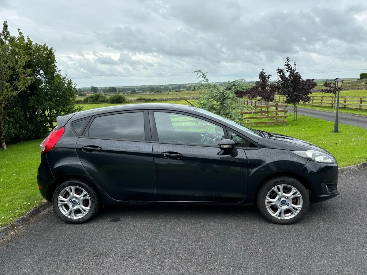 2014 BLACK FORD FIESTA 1.2 PETROL - Image 2