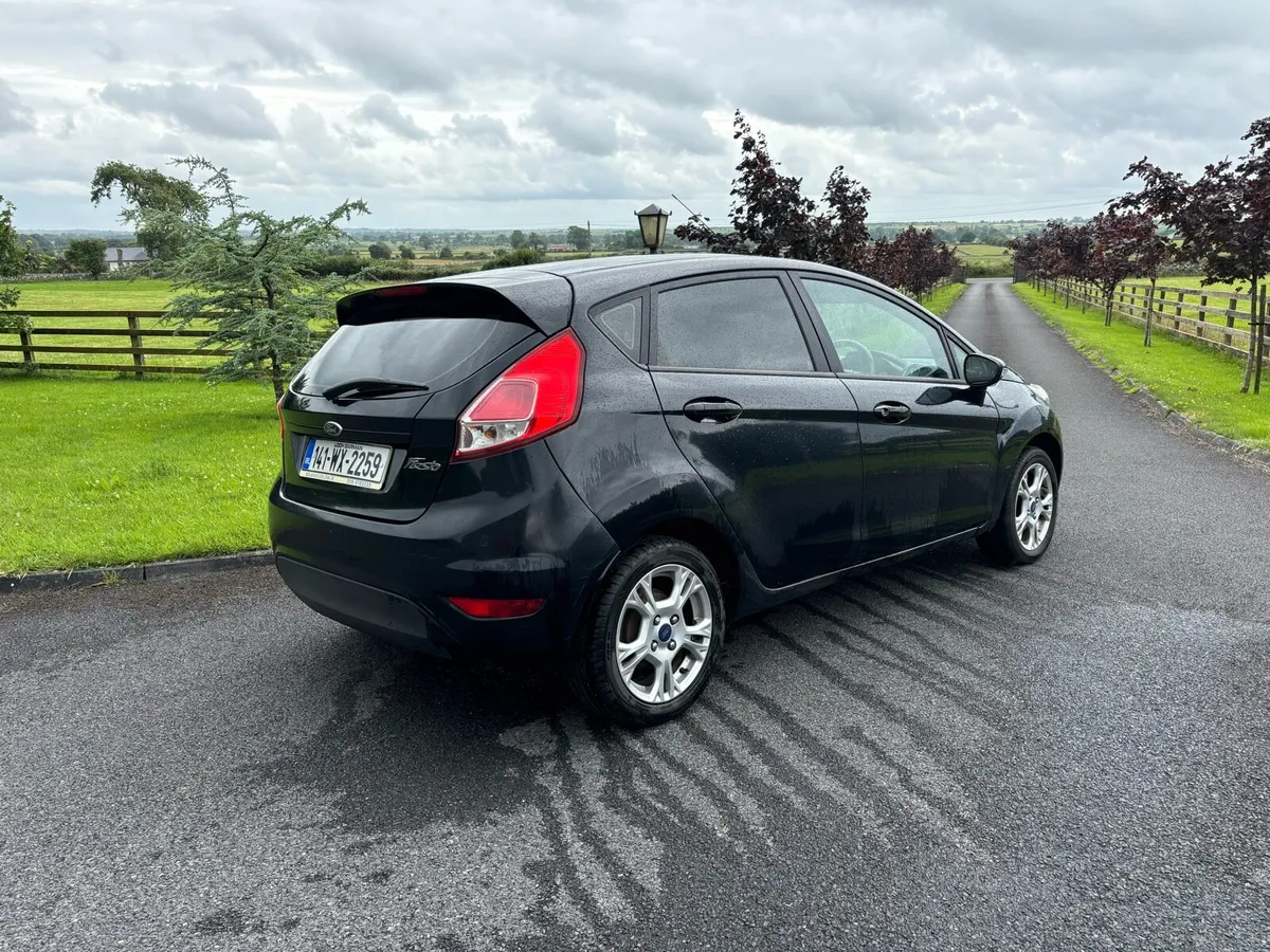 2014 BLACK FORD FIESTA 1.2 PETROL - Image 3