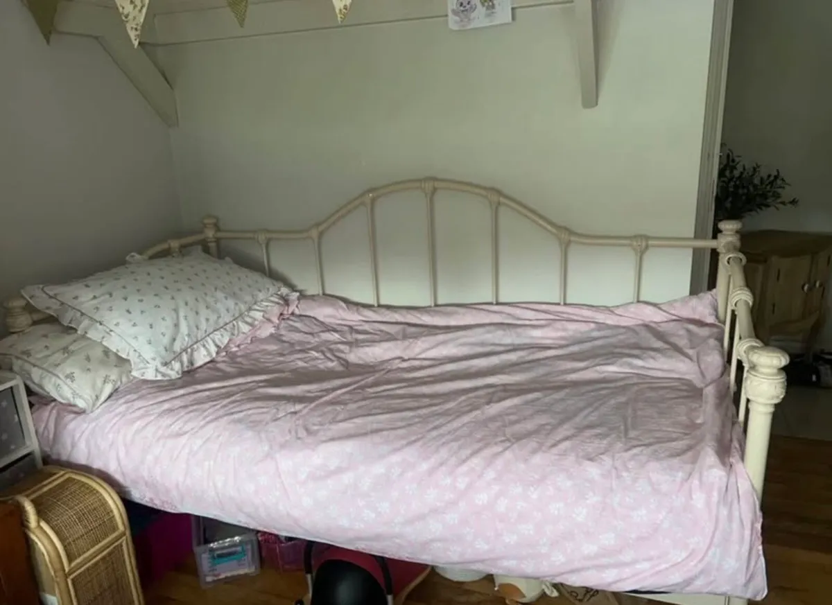 Laura Ashley day bed - Image 1