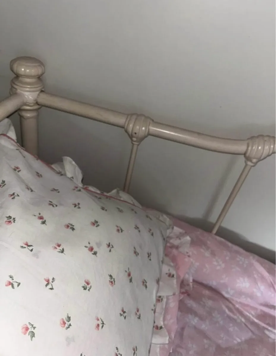 Laura Ashley day bed - Image 2