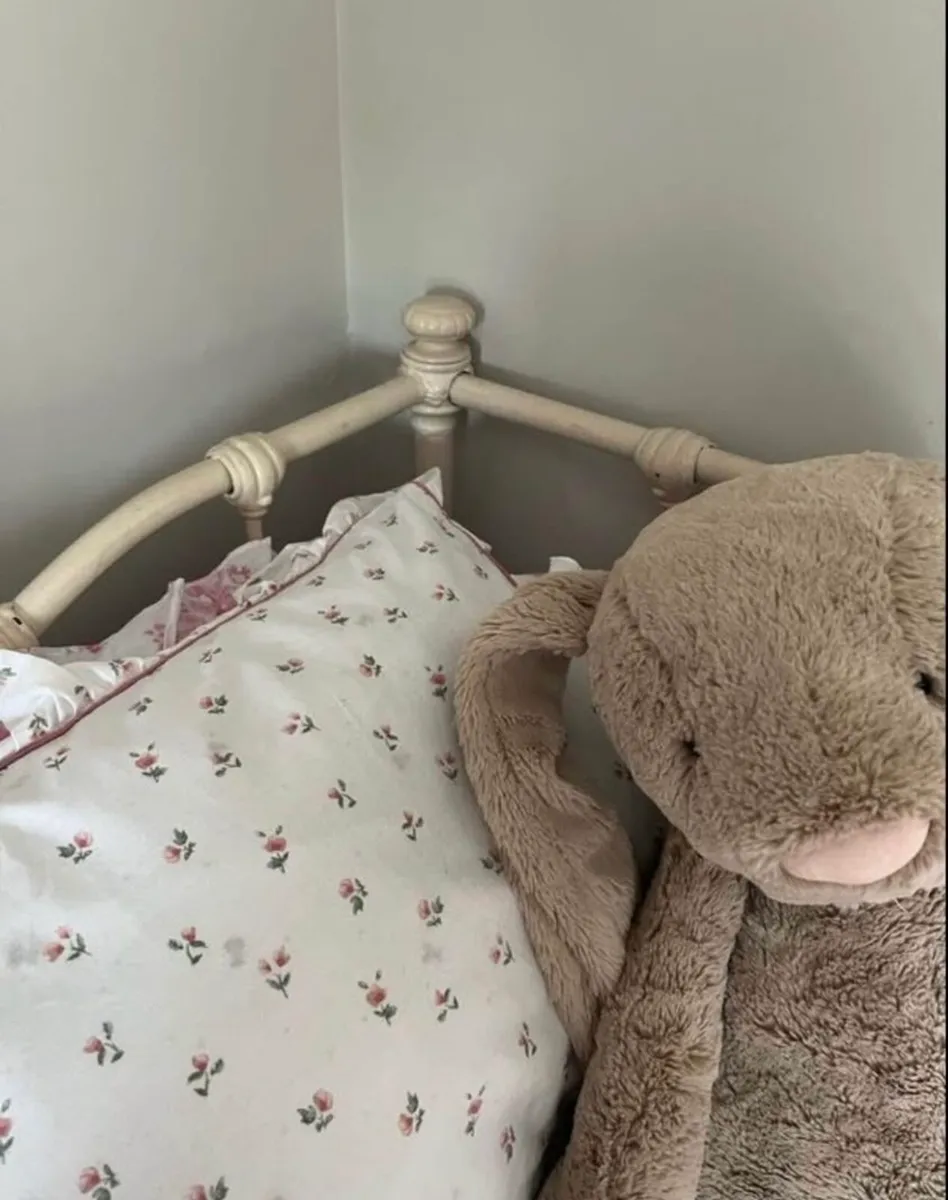 Laura Ashley day bed - Image 3