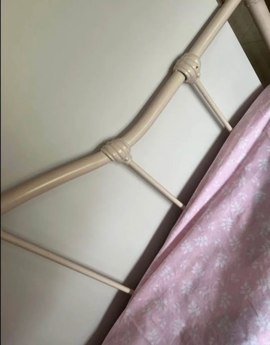 Laura Ashley day bed - Image 4