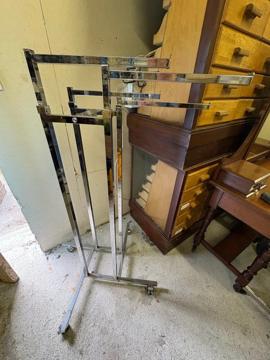 Chrome Adjustable clothing rail - Image 1