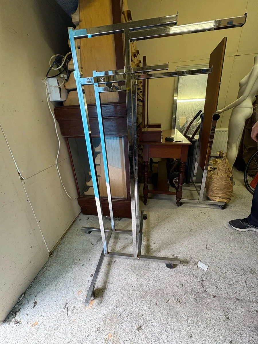 Chrome Adjustable clothing rail - Image 3