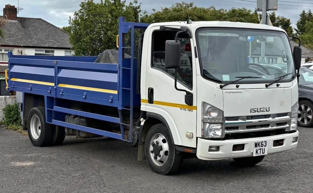 2013 Isuzu tipper lorry - Image 1