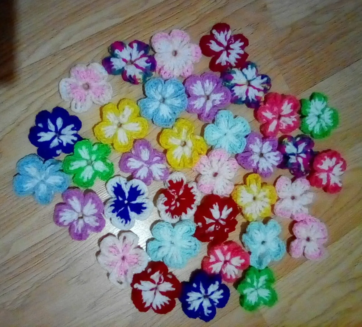 35 crochet flowers