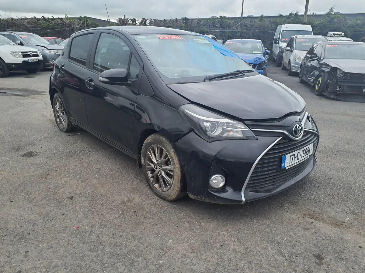 2017 Toyota yaris Luna - Image 1
