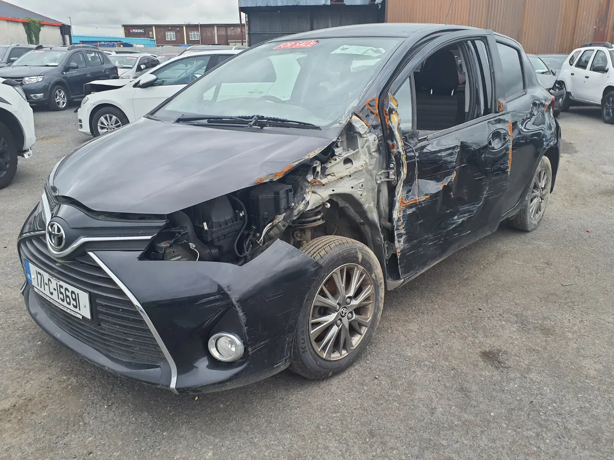 2017 Toyota yaris Luna - Image 2