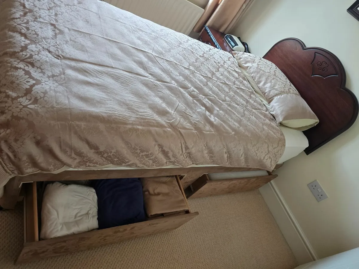 Single bed with headboard & cabinet - Image 2