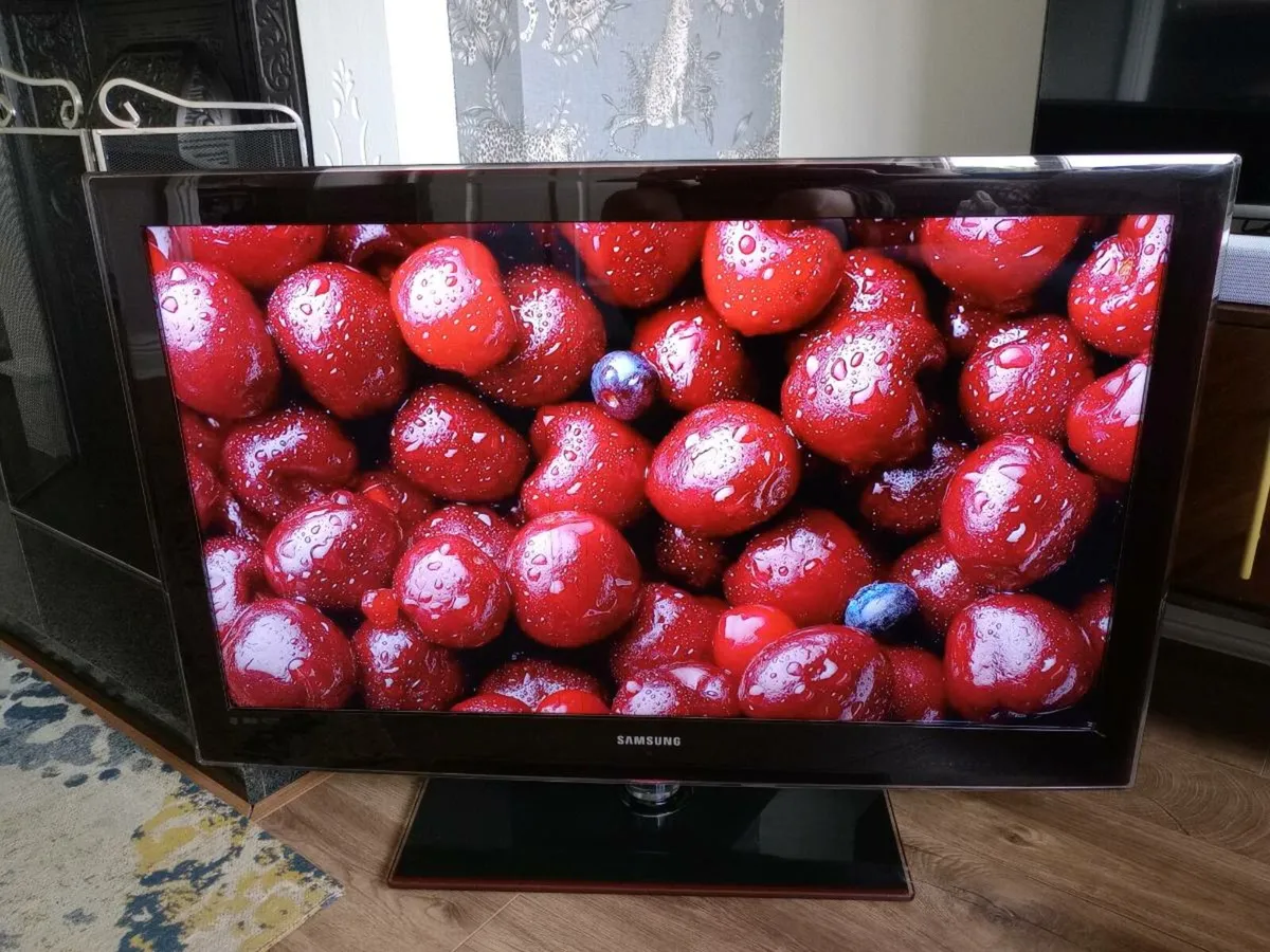Samsung 40" TV not smart UE40B6000VW - Image 1