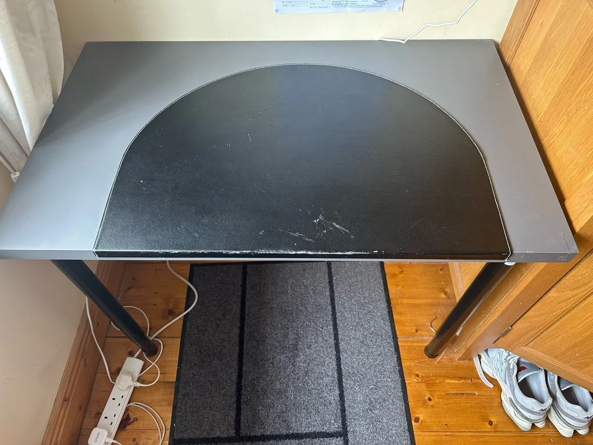 Student desk (Free) - Image 1