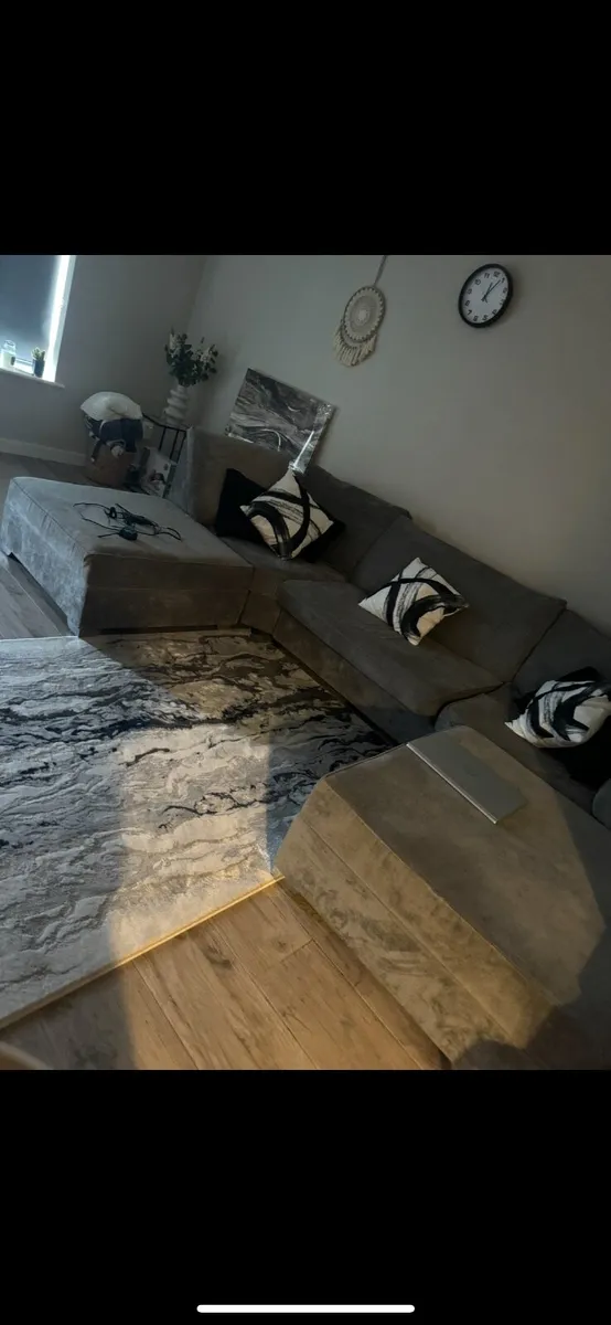 Couch - Image 3