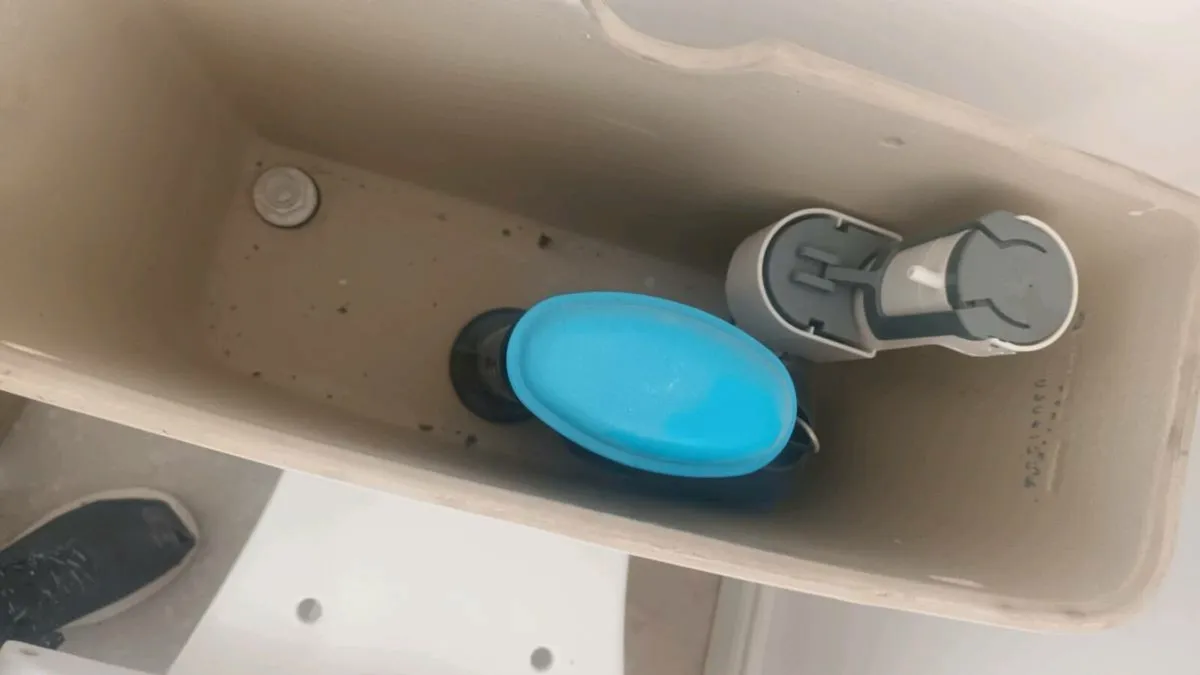 Toilet - Image 2
