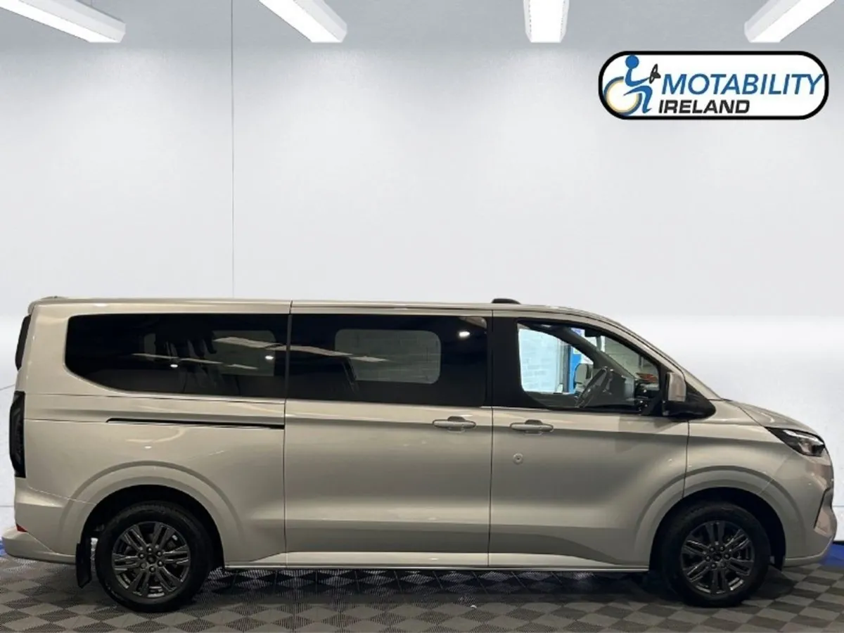 Ford Tourneo Custom 8 Seater - Image 3