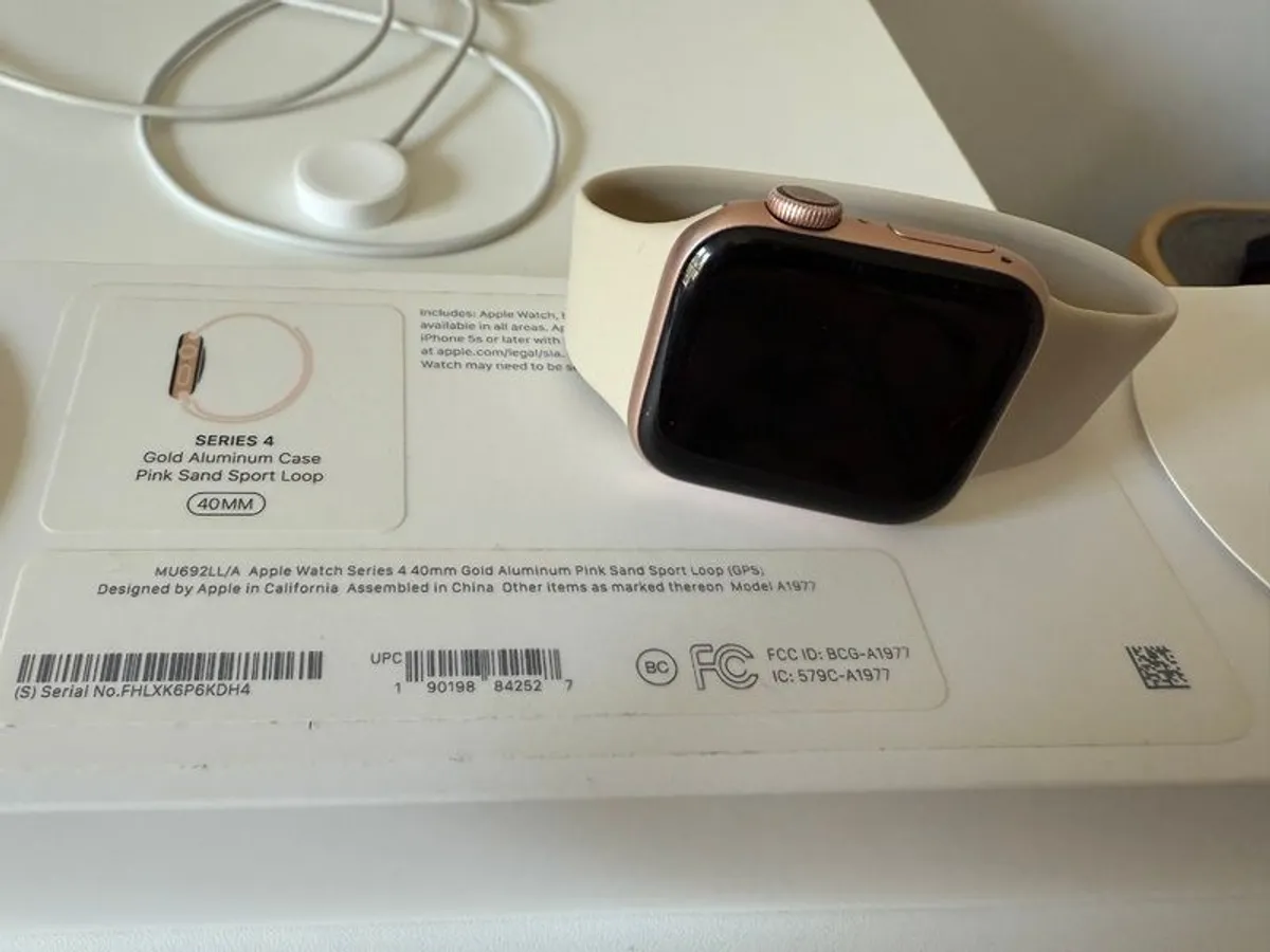 Apple Watch Series 4 (40 mm) - Image 1